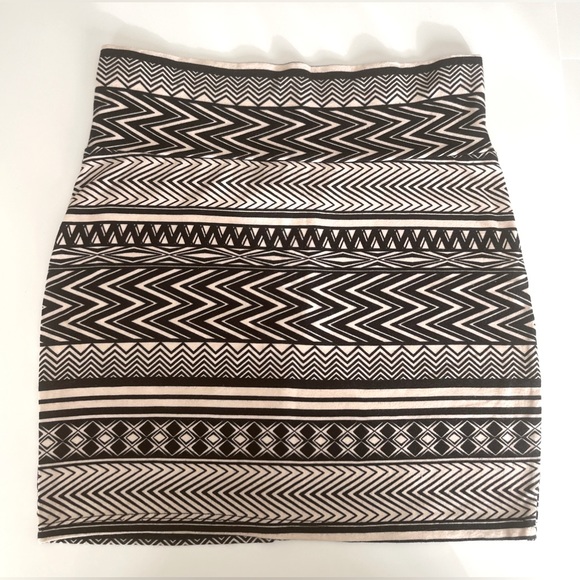 B-envied Bodycon Mini Skirt - Picture 1 of 8